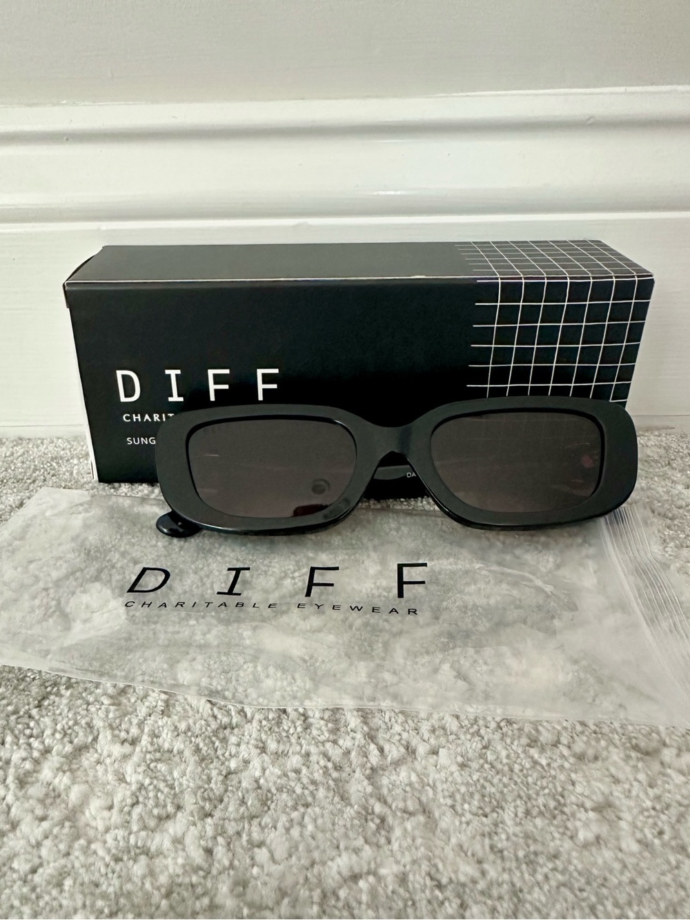 New in Box DIFF Eyewear Daphne Sunglasses - Picture 5 of 6